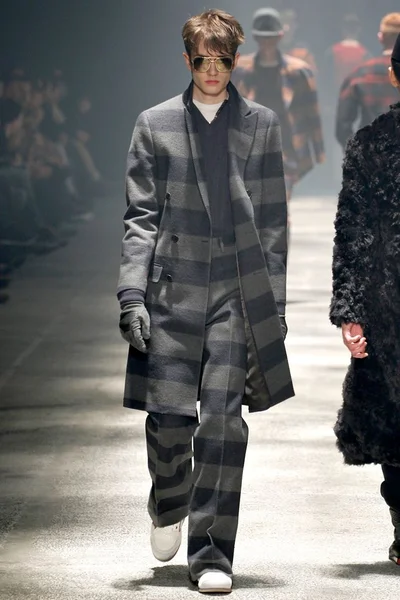 Look 29